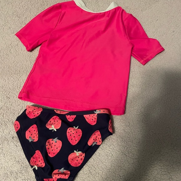 Carters size 5T - Picture 2 of 2